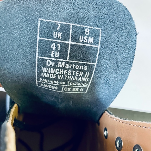 Dr.Martens Winchester II Polished Leather Boots - Picture 6 of 7